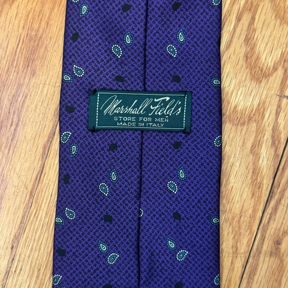 Marshall Field’s Men’s Purple Paisley Silk Tie - Picture 3 of 4